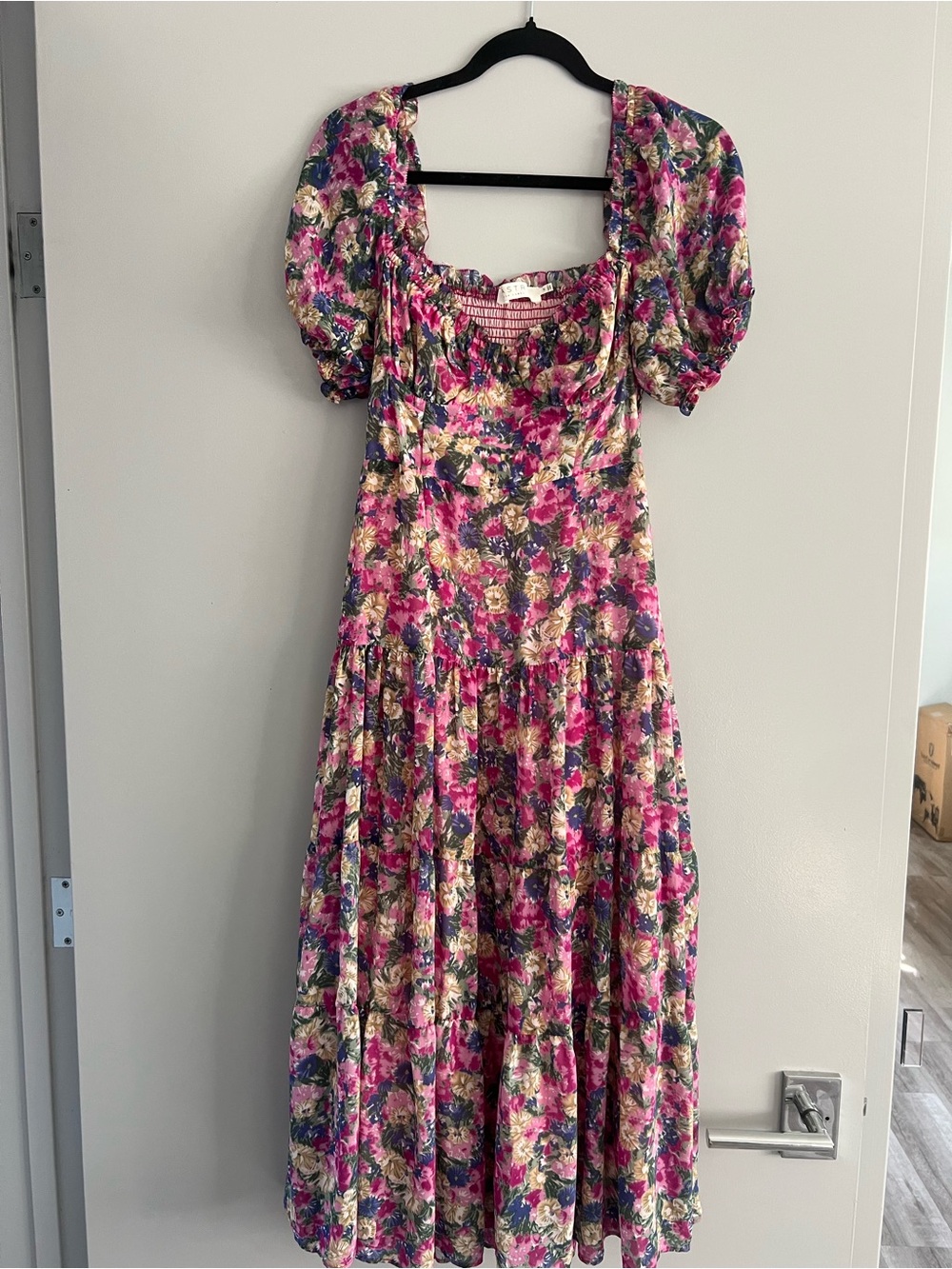 ASTR the label Floral Puff-Sleeve Midi Dress in Multi Fuscia